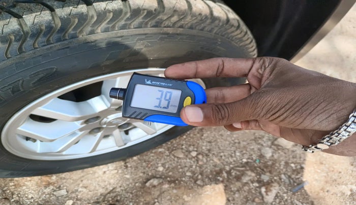 2017 Mahindra TUV300 T8 AMT, Diesel, Automatic, 95,509 km, tyre