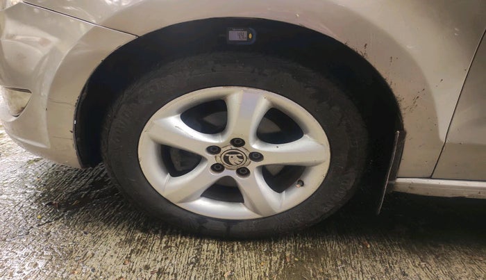 2012 Skoda Rapid ELEGANCE 1.6 TDI CR MT, Diesel, Manual, 1,20,282 km, tyre