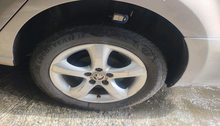 2012 Skoda Rapid ELEGANCE 1.6 TDI CR MT, Diesel, Manual, 1,20,282 km, tyre