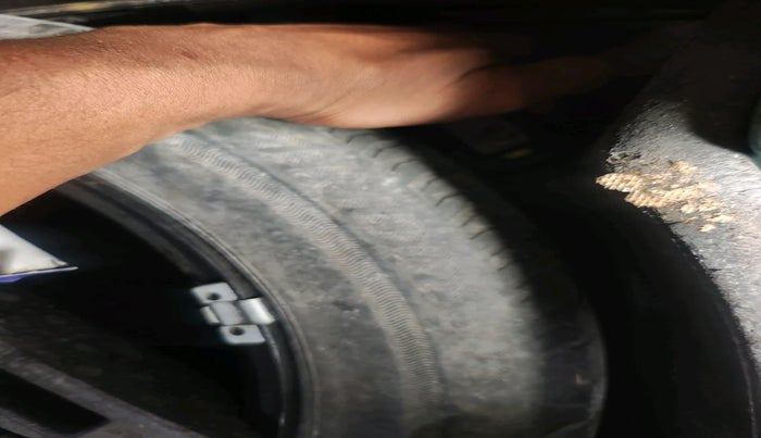 2012 Skoda Rapid ELEGANCE 1.6 TDI CR MT, Diesel, Manual, 1,20,282 km, tyre