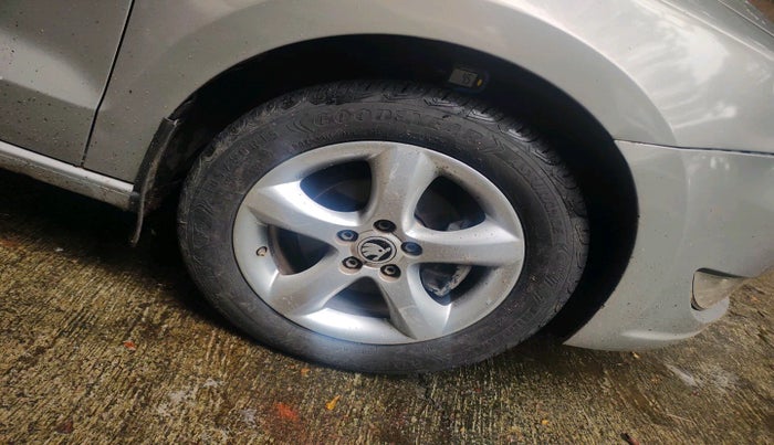 2012 Skoda Rapid ELEGANCE 1.6 TDI CR MT, Diesel, Manual, 1,20,282 km, tyre