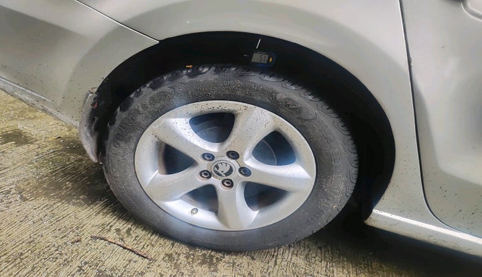 2012 Skoda Rapid ELEGANCE 1.6 TDI CR MT, Diesel, Manual, 1,20,282 km, tyre