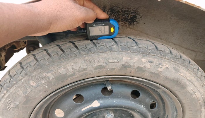 2017 Maruti Wagon R 1.0 LXI CNG, Petrol, Manual, 73,084 km, tyre