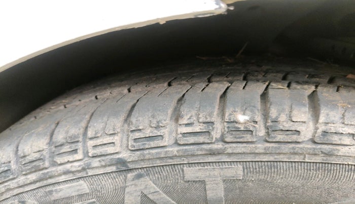 2012 Volkswagen Vento TRENDLINE DIESEL 1.6, Diesel, Manual, 1,36,402 km, tyre