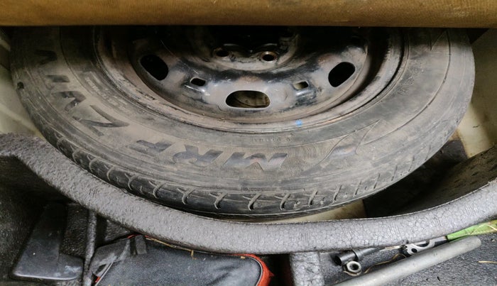 2012 Volkswagen Vento TRENDLINE DIESEL 1.6, Diesel, Manual, 1,36,402 km, tyre