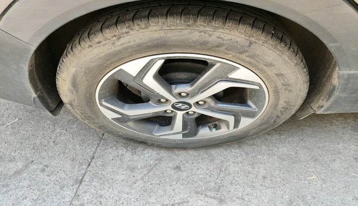 2018 Hyundai Creta SX AT 1.6 PETROL, Petrol, Automatic, 1,13,603 km, tyre