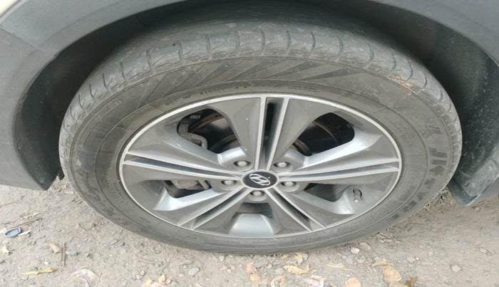 2017 Hyundai Creta SX PLUS AT 1.6 DIESEL, Diesel, Automatic, 1,71,408 km, tyre