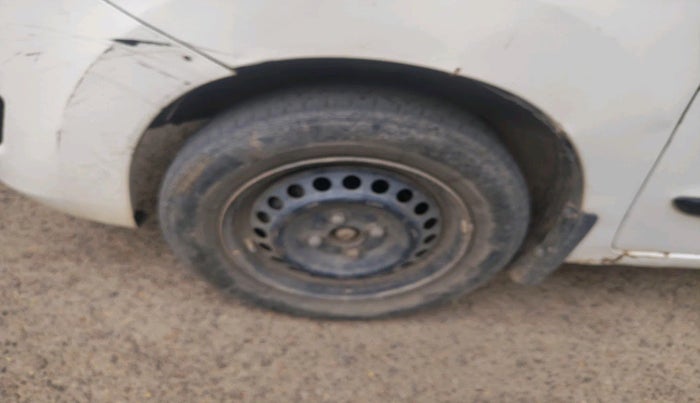 2015 Maruti Wagon R 1.0 LXI CNG, Petrol, Manual, 1,29,853 km, tyre