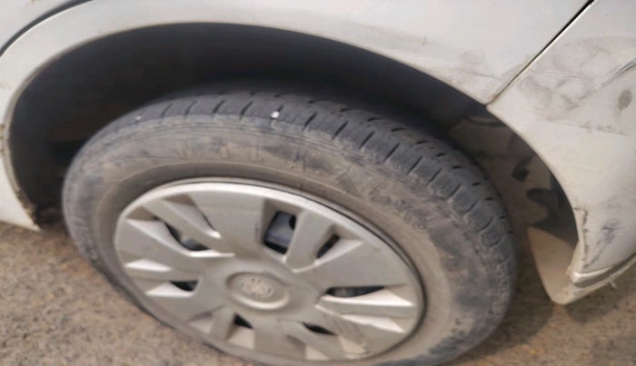 2015 Maruti Wagon R 1.0 LXI CNG, Petrol, Manual, 1,29,853 km, tyre