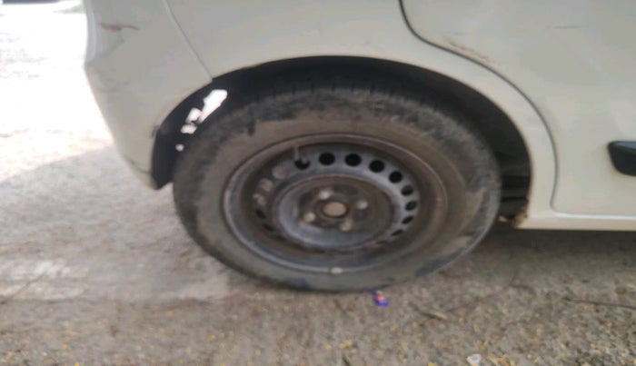 2015 Maruti Wagon R 1.0 LXI CNG, Petrol, Manual, 1,29,853 km, tyre