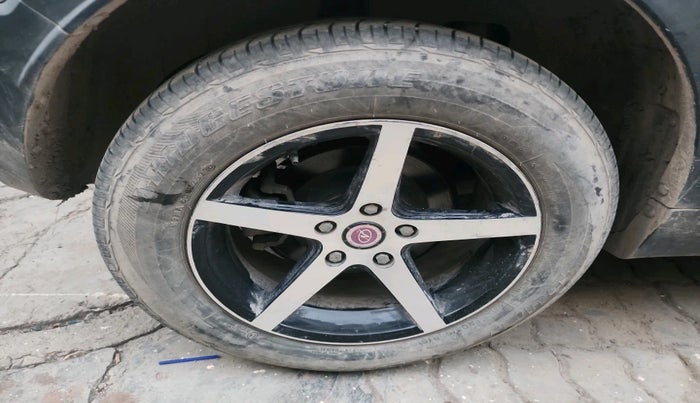 2022 Mahindra XUV300 W8 1.5 DIESEL, Diesel, Manual, 23,500 km, tyre