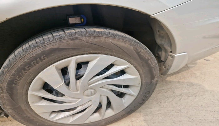 2016 Maruti Ciaz VDI SHVS, Diesel, Manual, 1,21,161 km, tyre