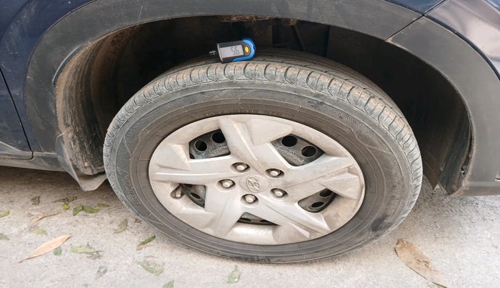 2021 Hyundai VENUE S 1.2, Petrol, Manual, 66,955 km, tyre