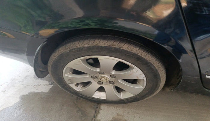 2010 Skoda Superb ELEGANCE 1.8 TSI MT, Petrol, Manual, 96,527 km, tyre