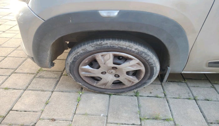 2022 Renault Kwid RXT 1.0 AMT, Petrol, Automatic, 72,198 km, tyre