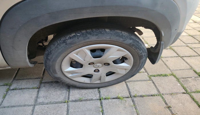 2022 Renault Kwid RXT 1.0 AMT, Petrol, Automatic, 72,198 km, tyre