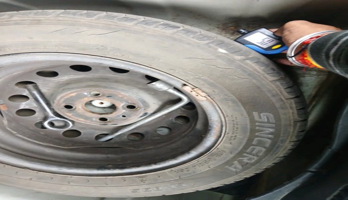 2013 Hyundai i20 MAGNA 1.4 CRDI, Diesel, Manual, 1,10,718 km, tyre