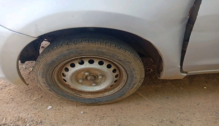 2017 Datsun Go A, Petrol, Manual, 58,663 km, tyre