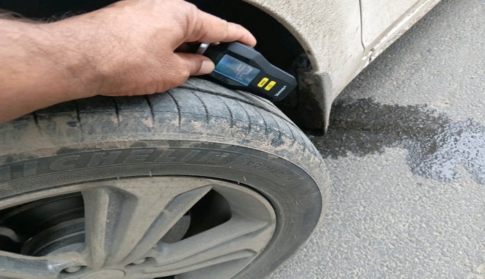 2017 Hyundai Verna 1.6 CRDI SX + AT, Diesel, Automatic, 90,802 km, tyre