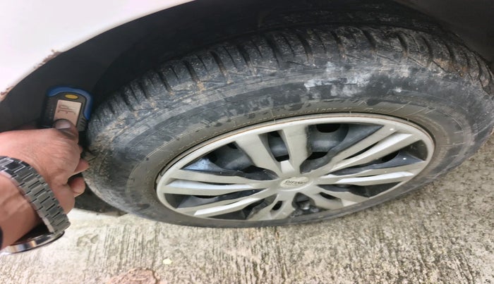 2017 Nissan Micra Active XV, Petrol, Manual, 70,031 km, tyre