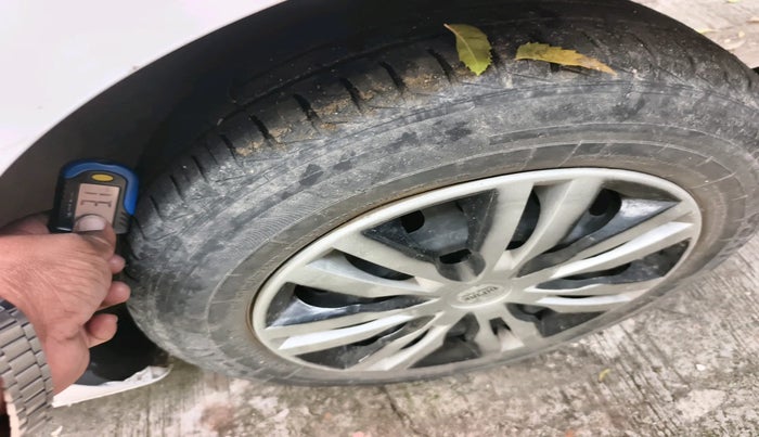 2017 Nissan Micra Active XV, Petrol, Manual, 70,031 km, tyre