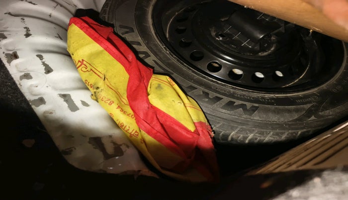 2017 Nissan Micra Active XV, Petrol, Manual, 70,031 km, tyre