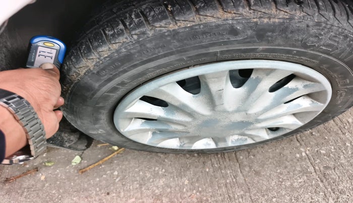 2017 Nissan Micra Active XV, Petrol, Manual, 70,031 km, tyre