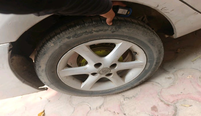 2011 Toyota Etios G, Petrol, Manual, 76,452 km, tyre