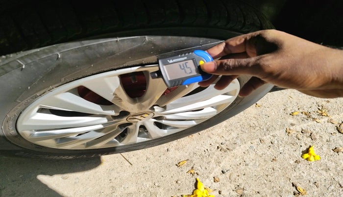 2018 Maruti Ciaz ZETA 1.4  AT PETROL, Petrol, Automatic, 1,01,972 km, tyre