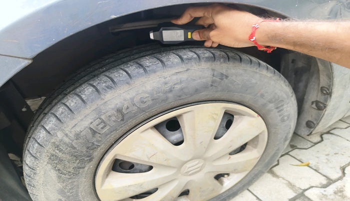 2011 Maruti Swift Dzire LXI, Petrol, Manual, 1,28,244 km, tyre