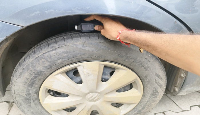 2011 Maruti Swift Dzire LXI, Petrol, Manual, 1,28,244 km, tyre