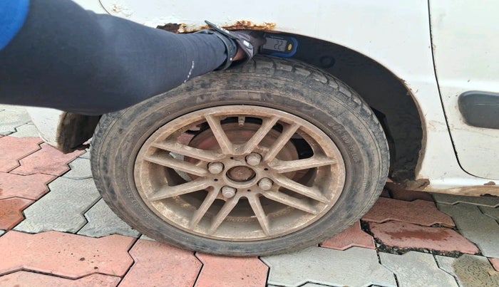 2010 Hyundai Santro Xing GLS, Petrol, Manual, 1,23,458 km, tyre