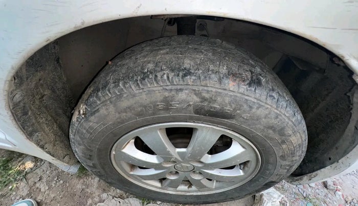 2010 Maruti Swift ZXI, Petrol, Manual, 95,621 km, tyre