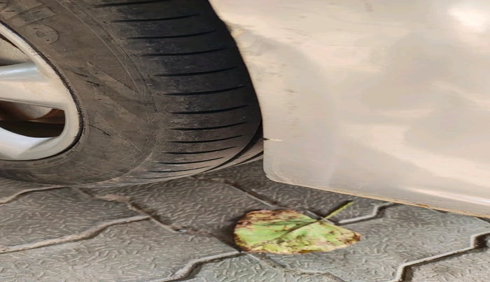 2013 Skoda Rapid ELEGANCE 1.6 TDI CR MT, Diesel, Manual, 1,77,508 km, tyre