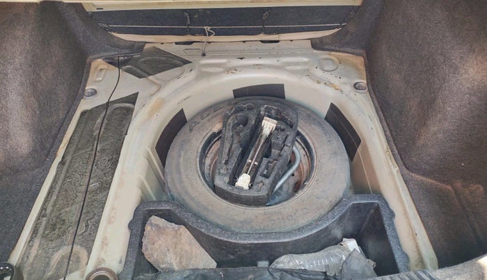 2013 Skoda Rapid ELEGANCE 1.6 TDI CR MT, Diesel, Manual, 1,77,508 km, tyre