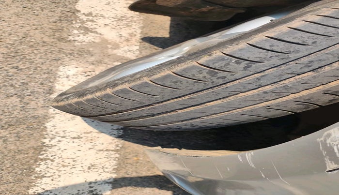 2013 Skoda Rapid ELEGANCE 1.6 TDI CR MT, Diesel, Manual, 1,77,508 km, tyre