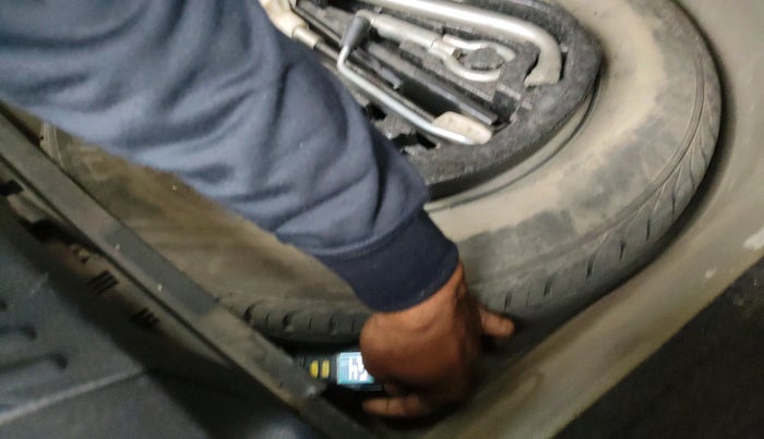 2014 Volkswagen Polo HIGHLINE1.5L, Diesel, Manual, 49,229 km, tyre