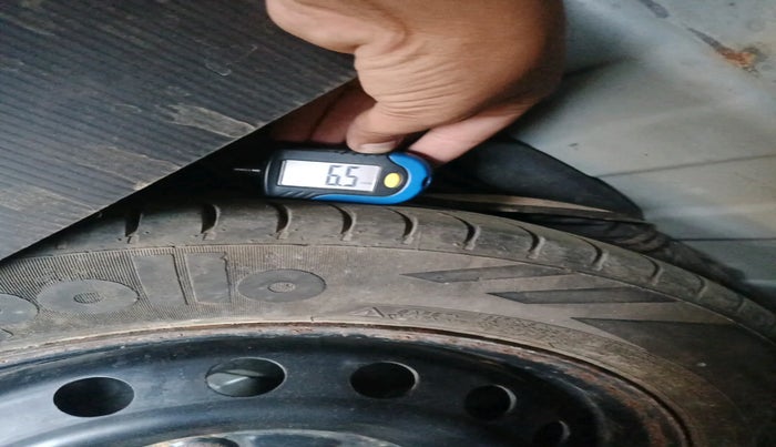 2011 Toyota Etios G, Petrol, Manual, 95,447 km, tyre