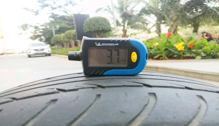 2012 Hyundai i20 SPORTZ 1.4 AT, Petrol, Automatic, 60,587 km, tyre