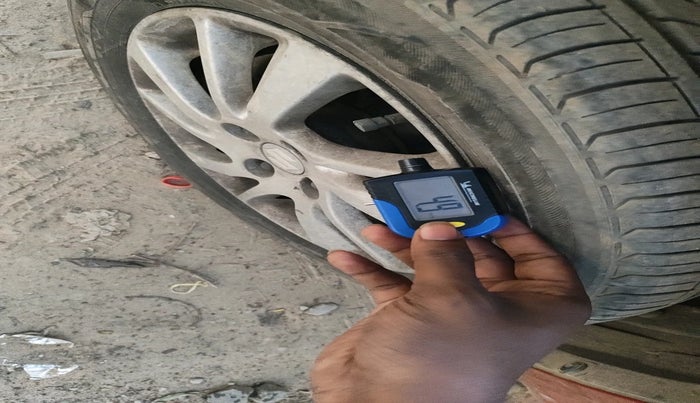 2013 Maruti Swift ZDI, Diesel, Manual, 83,380 km, tyre