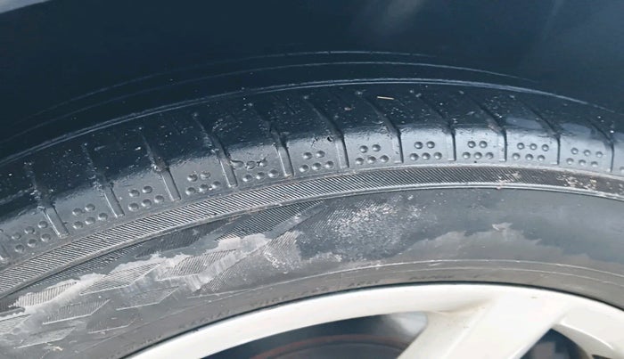 2013 Audi A4 2.0 TDI, Diesel, Automatic, 1,06,171 km, tyre