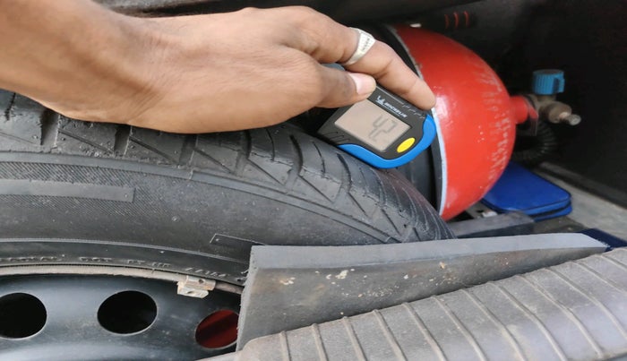 2011 Hyundai i20 MAGNA 1.2, Petrol, Manual, 1,06,167 km, tyre