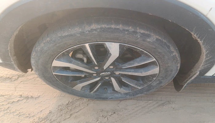 2019 Mahindra XUV300 W8 (O) 1.2 PETROL, Petrol, Manual, 1,29,065 km, tyre