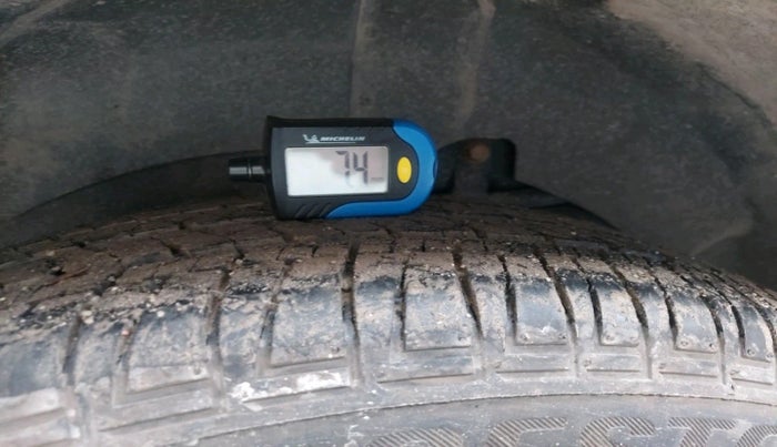 2016 Mahindra XUV500 W6 AT 1.99, Diesel, Automatic, 1,06,643 km, tyre