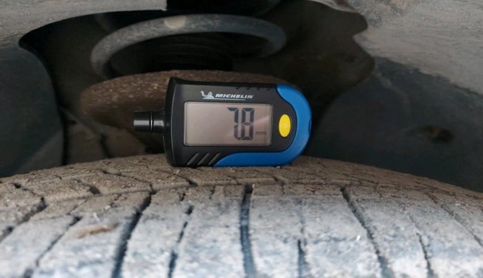 2016 Mahindra XUV500 W6 AT 1.99, Diesel, Automatic, 1,06,643 km, tyre