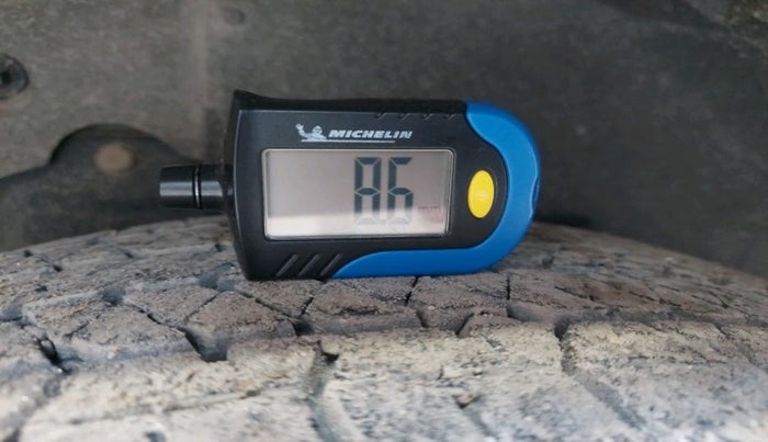 2016 Mahindra XUV500 W6 AT 1.99, Diesel, Automatic, 1,06,643 km, tyre