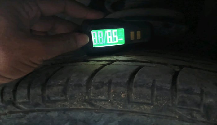 2020 Mahindra XUV300 W6 1.2 PETROL, Petrol, Manual, 32,978 km, tyre