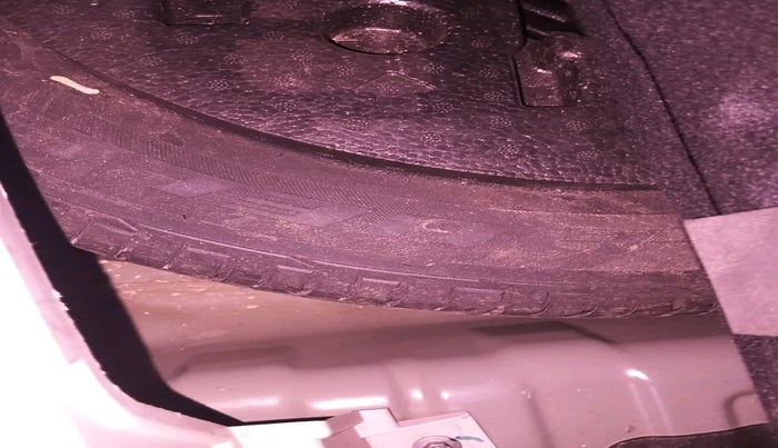 2020 Mahindra XUV300 W6 1.2 PETROL, Petrol, Manual, 32,978 km, tyre