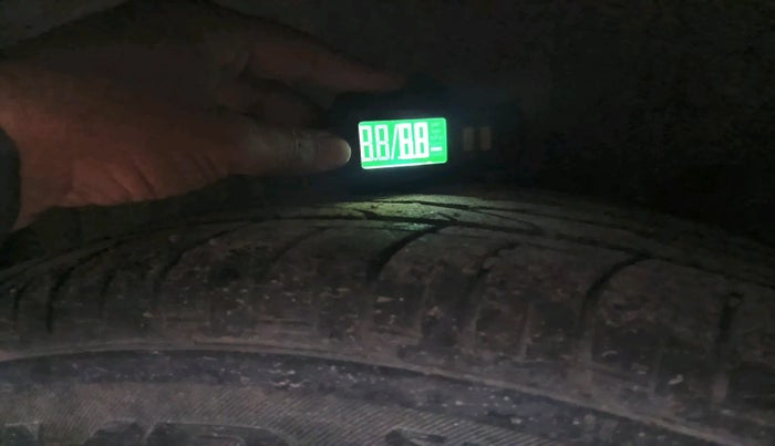 2020 Mahindra XUV300 W6 1.2 PETROL, Petrol, Manual, 32,978 km, tyre