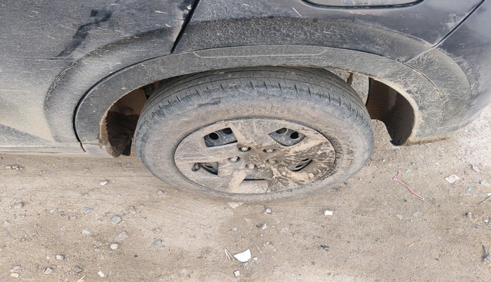 2024 Hyundai VENUE S 1.2, Petrol, Manual, 66,891 km, tyre